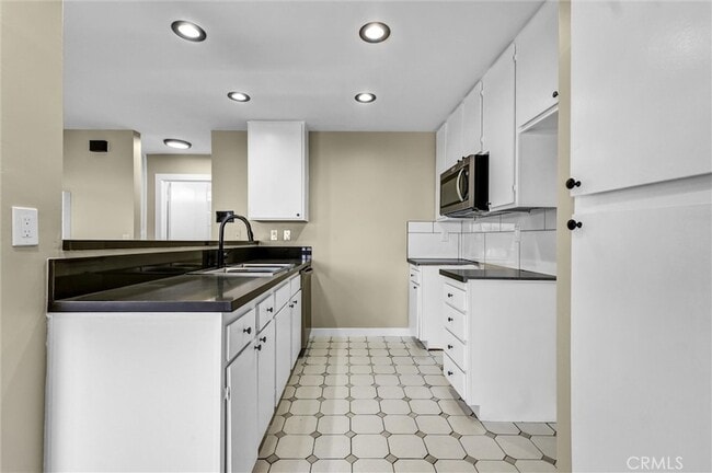 Building Photo - 20526 S Western Ave