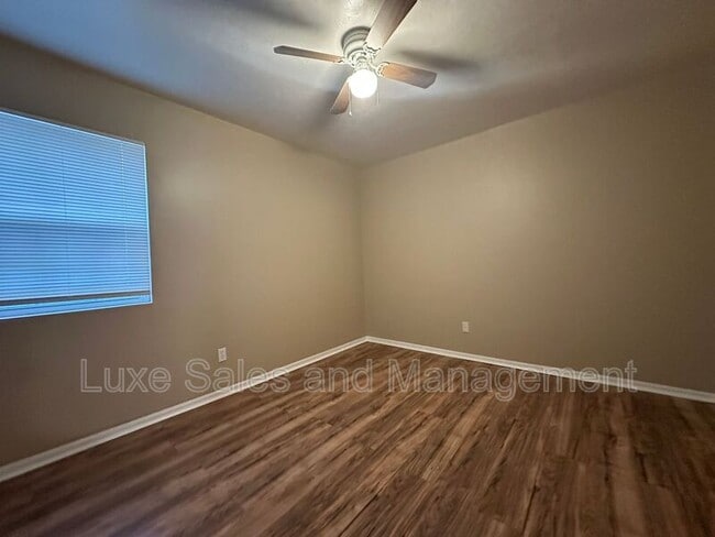Building Photo - 6032 NW Expressway