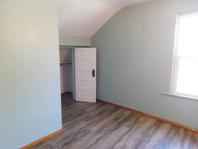 Building Photo - 113 S Oak St