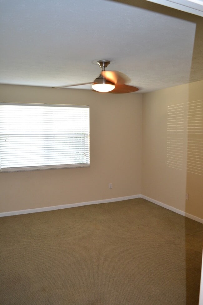 Building Photo - Lake Weir - Bird Island Rental - 5/3/2 Water Front Living at it's Best! **Available Soon**