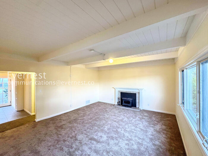 Building Photo - 537 Madison St