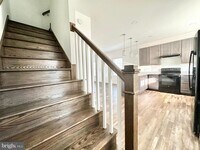 Building Photo - 350 N Main St