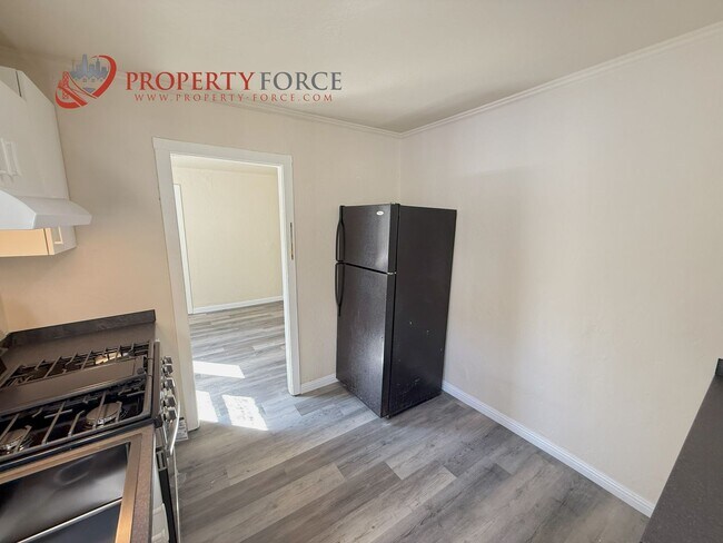 Building Photo - UPGRADED 1 BED 1 BATH  - OFFERED BY PROPER...