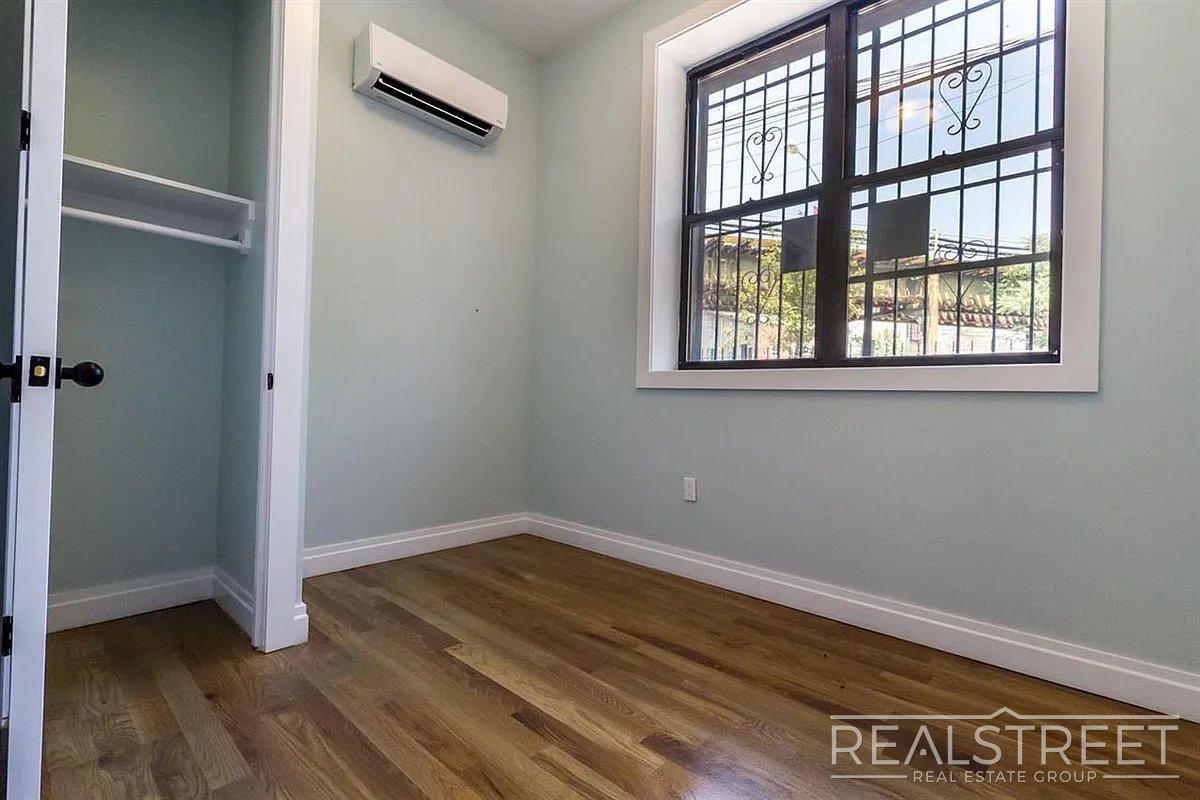 Building Photo - Sunny 3-Bedroom | 1.5 Bath in Prime Ridgewood – Steps to M & L Trains!