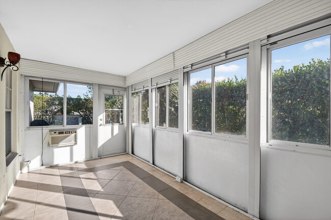 Building Photo - 374 Bennington Ln