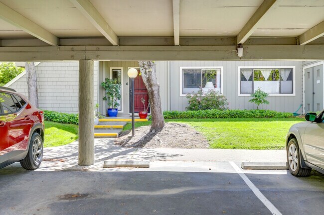 Building Photo - 440 Bernice Ln