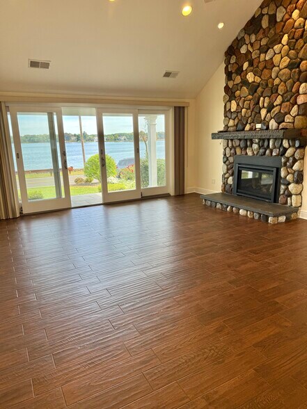 Building Photo - 267 Weed Ave