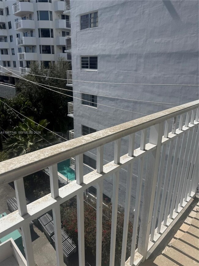 Building Photo - 1300 Lincoln Rd