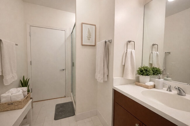 Building Photo - 565 W Quincy St