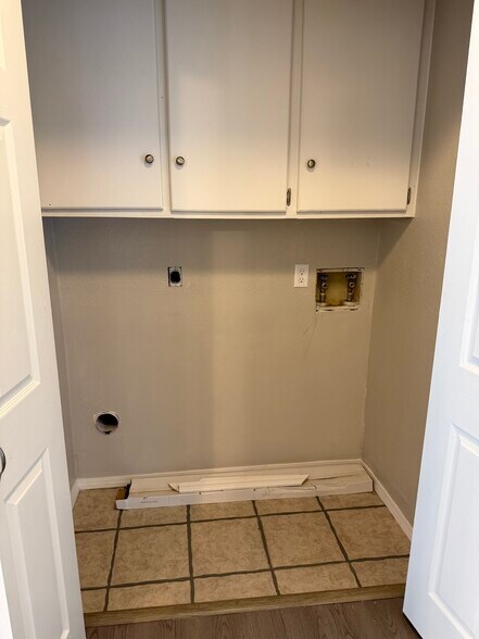 The laundry closet. - 1621 Chestnut St