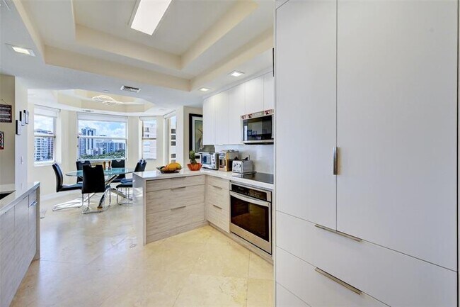 Building Photo - 1395 S Ocean Blvd