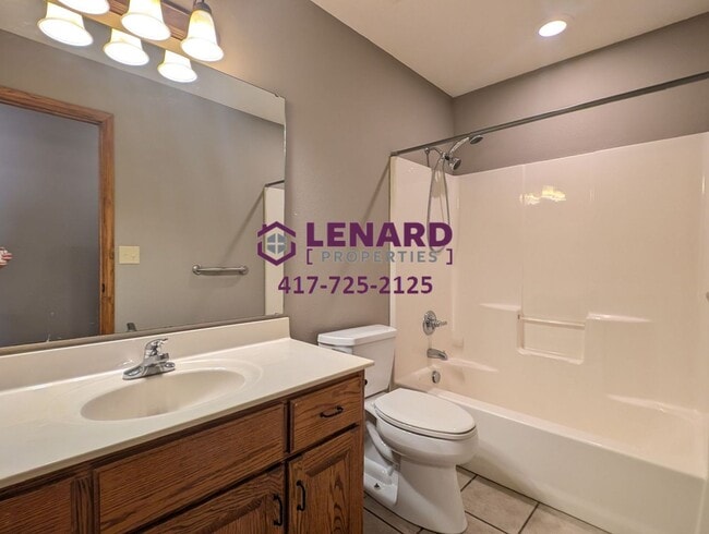 Building Photo - Spacious 3 Bedroom Home!