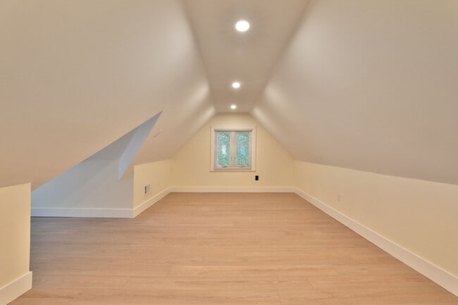 Building Photo - 2104 Iuka Ave