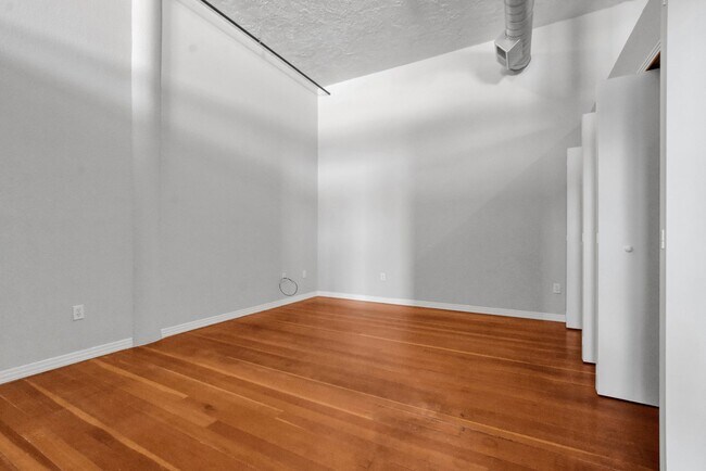 Building Photo - One-of-a-Kind Tejon Street Condo in Unbeatable Location! No Utility Setup Required!
