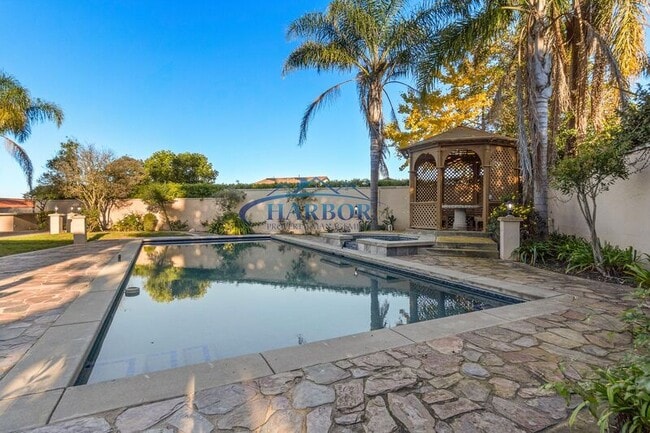 Building Photo - 1504 Vía Margarita