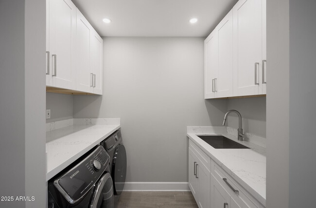 Building Photo - 8620 E Plaza Ave