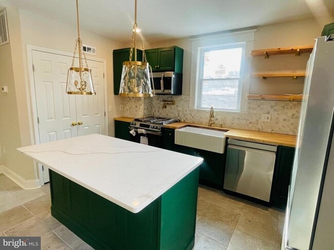 Building Photo - 3600 Malden Ave