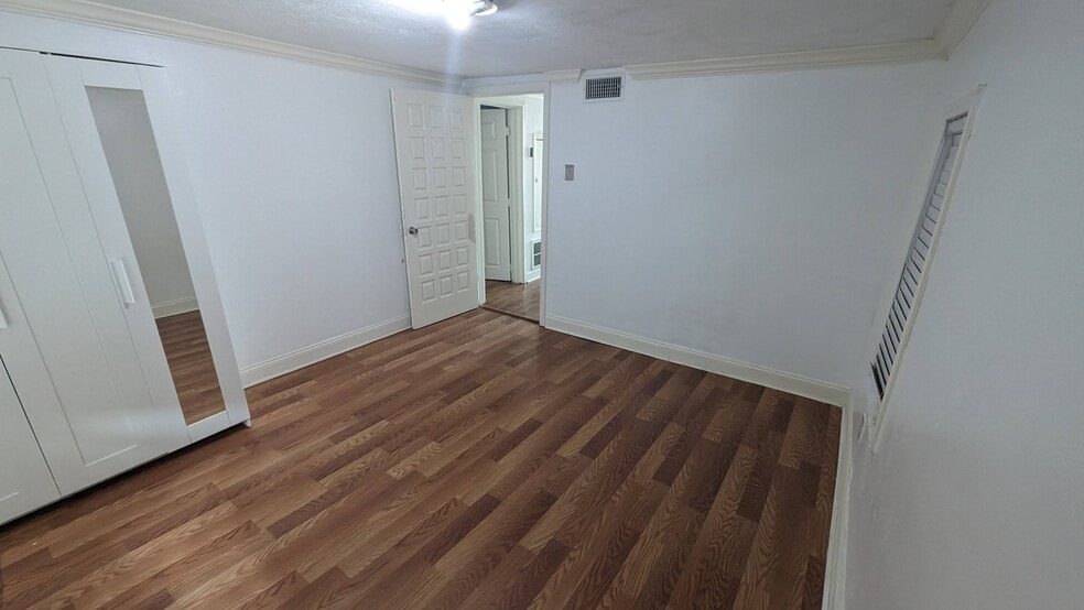 Bed room 1 - 203 Johnson St