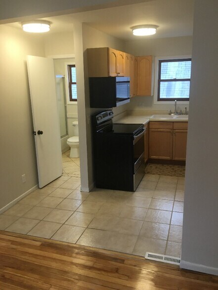 Building Photo - 4230 S 39th Ave