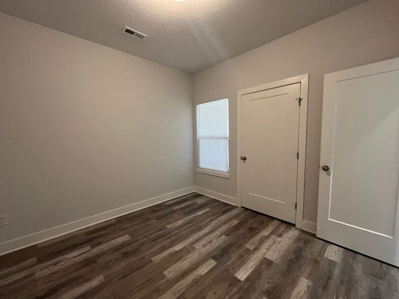 Building Photo - 5448 N Colburn Ct