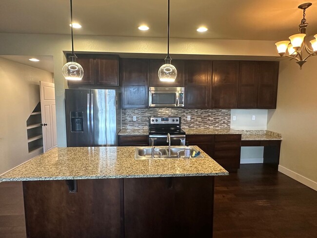 Building Photo - Bucking Horse Townhome