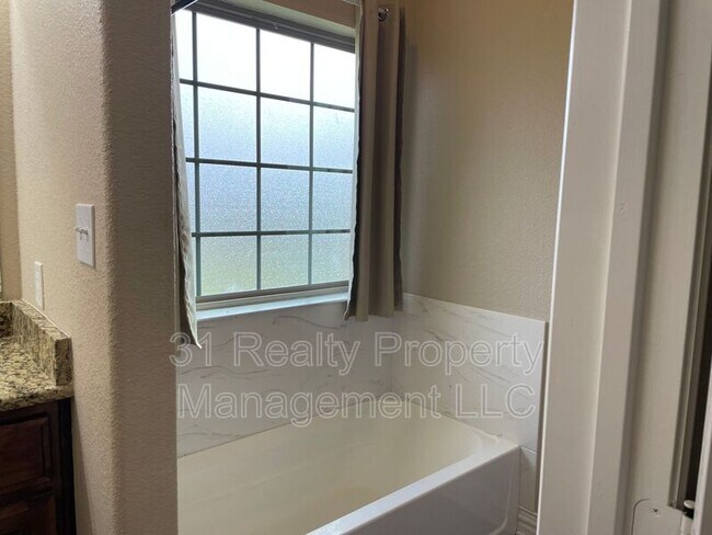 Building Photo - 603 Franklin Ave