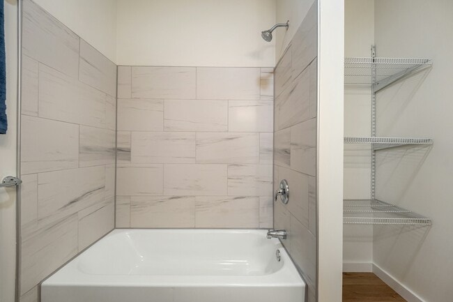 Building Photo - 1014 9th Ave