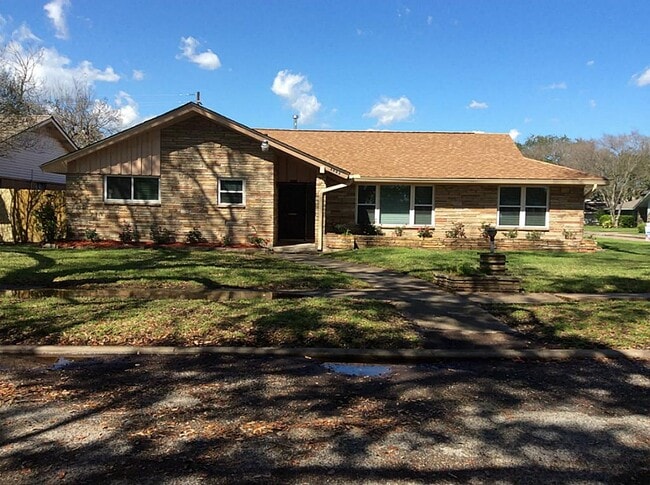 Building Photo - 4002 Mischire Dr