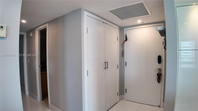 Building Photo - 2049 S Ocean Dr