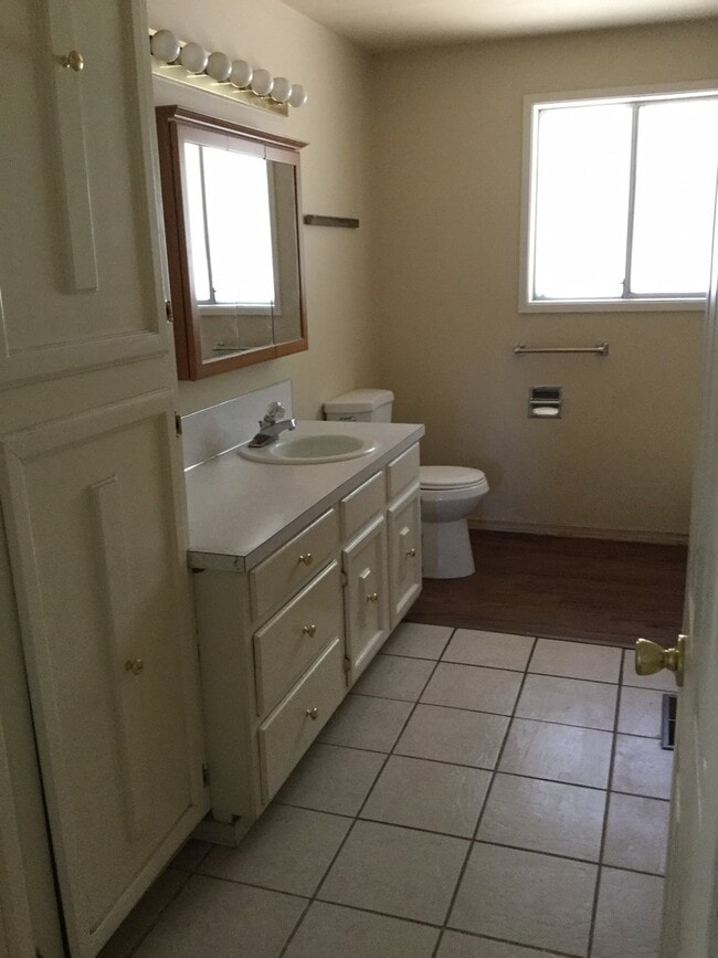 Building Photo - 3 Bedroom 2 Bath house