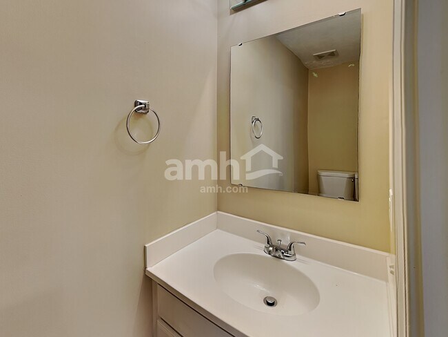 Building Photo - 17879 Grassy Knoll Dr