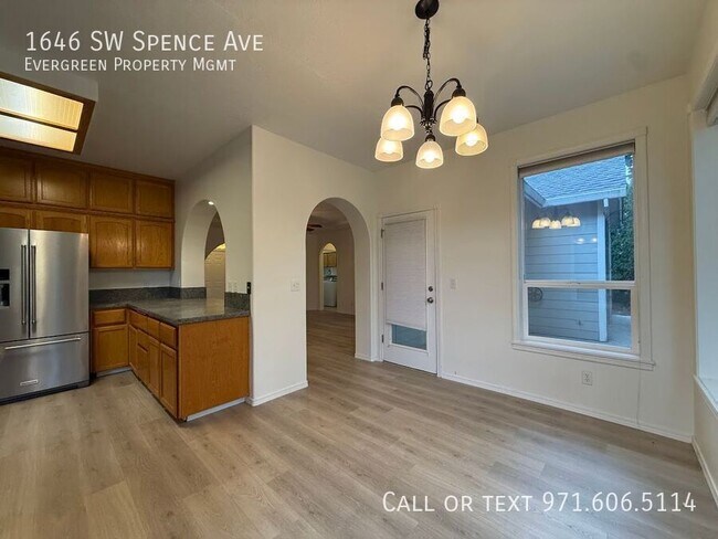 Building Photo - 1646 SW Spence Ave