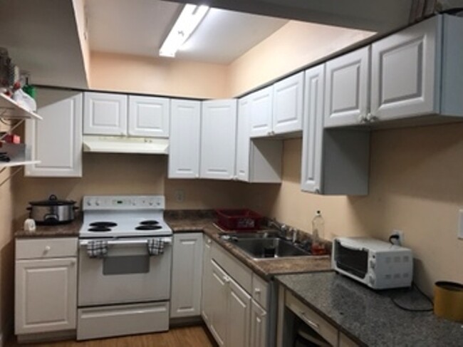 Kitchen - 3700 Atlantic Ave