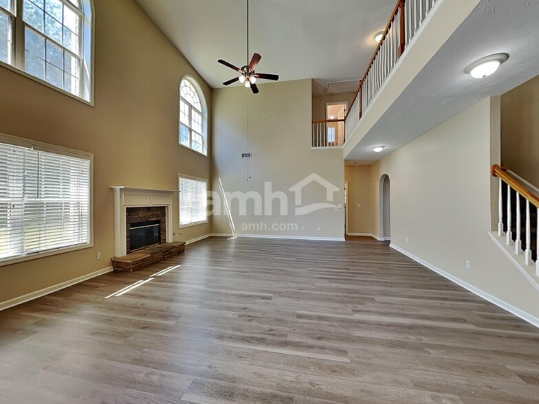 Building Photo - 332 Sunderland Way