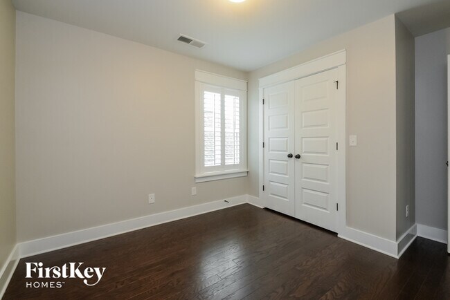 Building Photo - 1441 Valley Trace