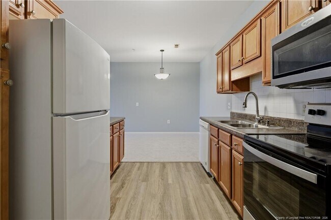 Building Photo - 625 Marshtree Ln