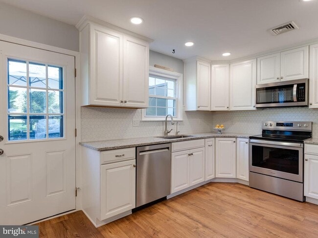 Building Photo - 151 Weedon Ct