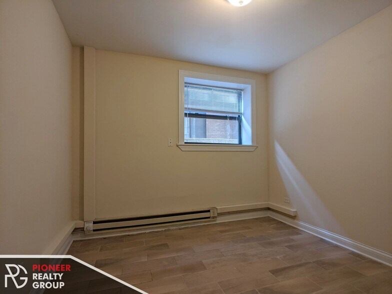 Building Photo - 3721 N Pine Grove Ave