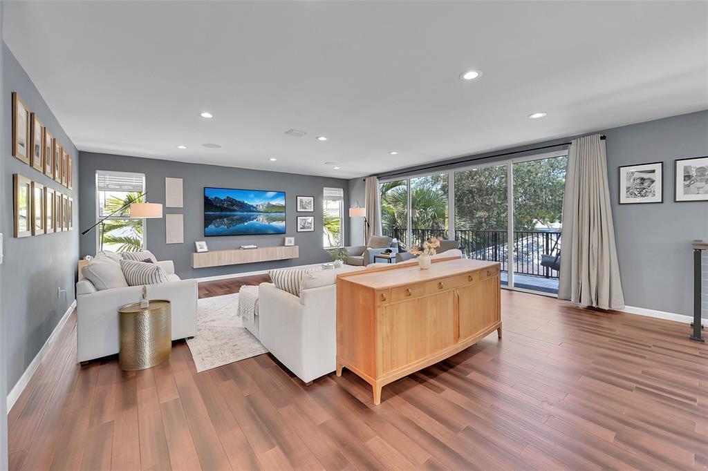 Building Photo - 640 NE 17th Way