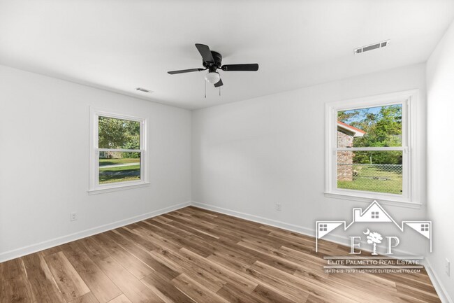 Building Photo - Beautifully Renovated Brick Home in a Quiet, Established Neighborhood