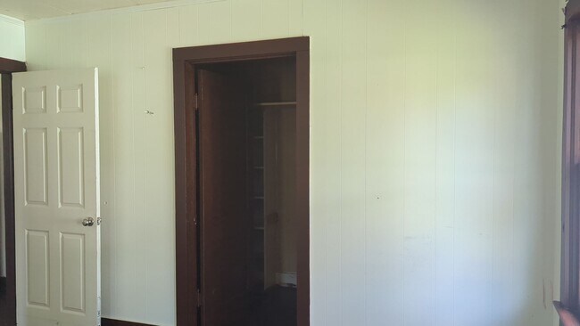 Building Photo - 245 Sherwood Dr