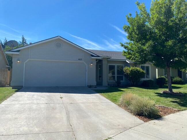 Primary Photo - Great location, 3 bedroom house with large...