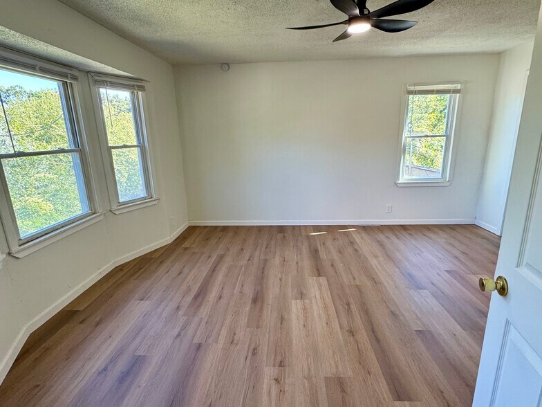 Building Photo - 8801 E Independence Ave