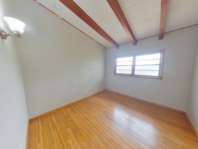 Building Photo - 2924 N Vassar Ave