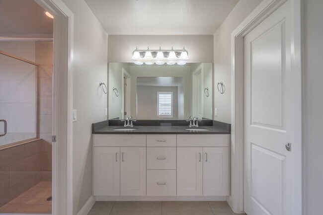 Building Photo - Newer Home in Prime Location with Spacious Layout & Two Living Areas