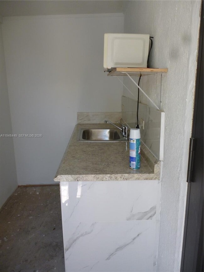 Building Photo - 4611 SW 19th St