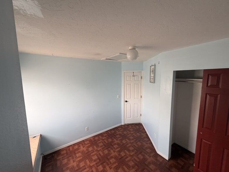 Building Photo - 147 Lakeview Dr