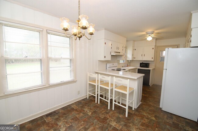 Building Photo - 121 Alton Dr