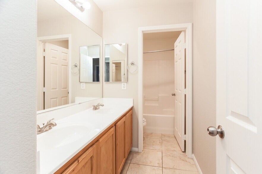 Building Photo - 6434 N Sean Creek St