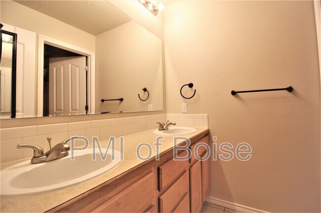 Building Photo - 6480 E Shellbrook Dr